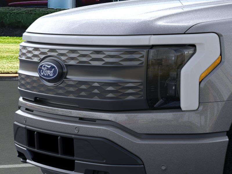2025 Ford F-150 Lightning Lariat photo 17