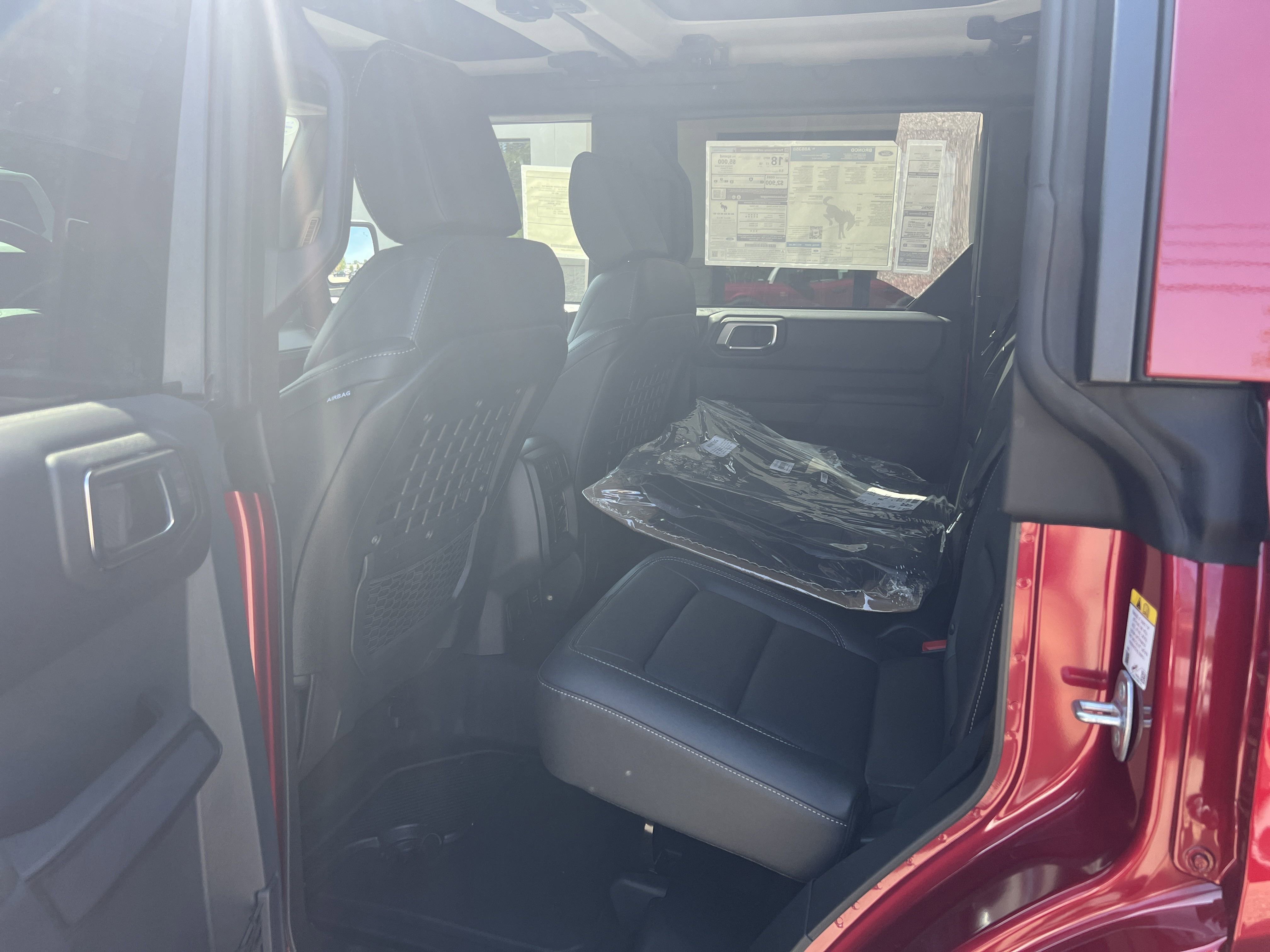 2025 Ford Bronco Badlands photo 2