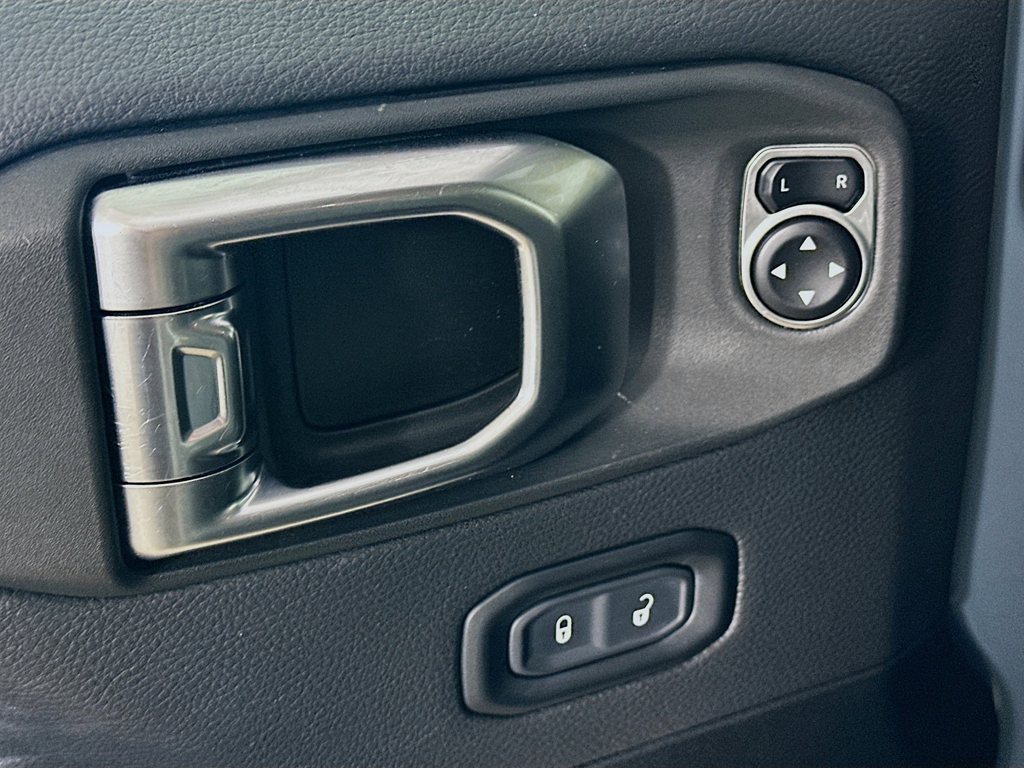 2024 Jeep Wrangler Sahara photo 16