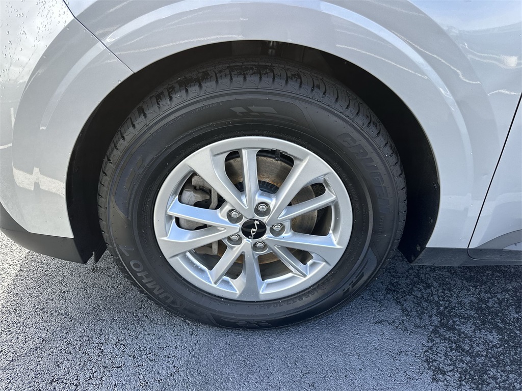 2022 Kia Carnival LXS photo 9