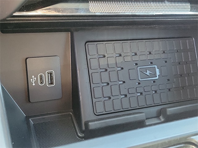 2025 Ford F-150 Lariat photo 10