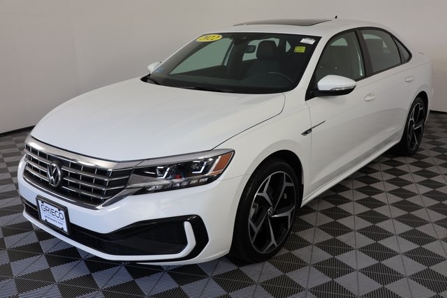 2022 Volkswagen Passat 2.0T R-Line photo 4