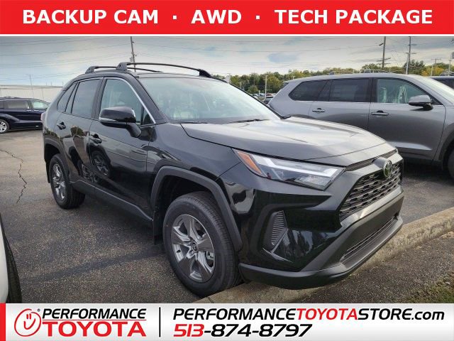 2025 Toyota RAV4 XLE's photo