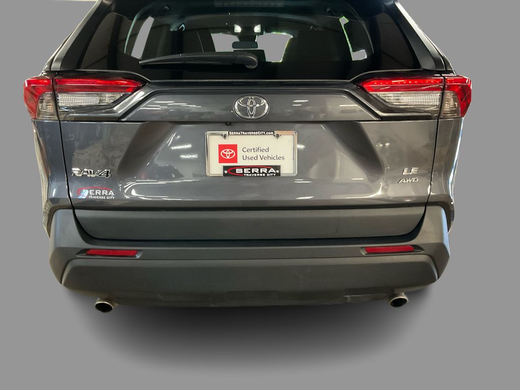 2022 Toyota RAV4 LE photo 22
