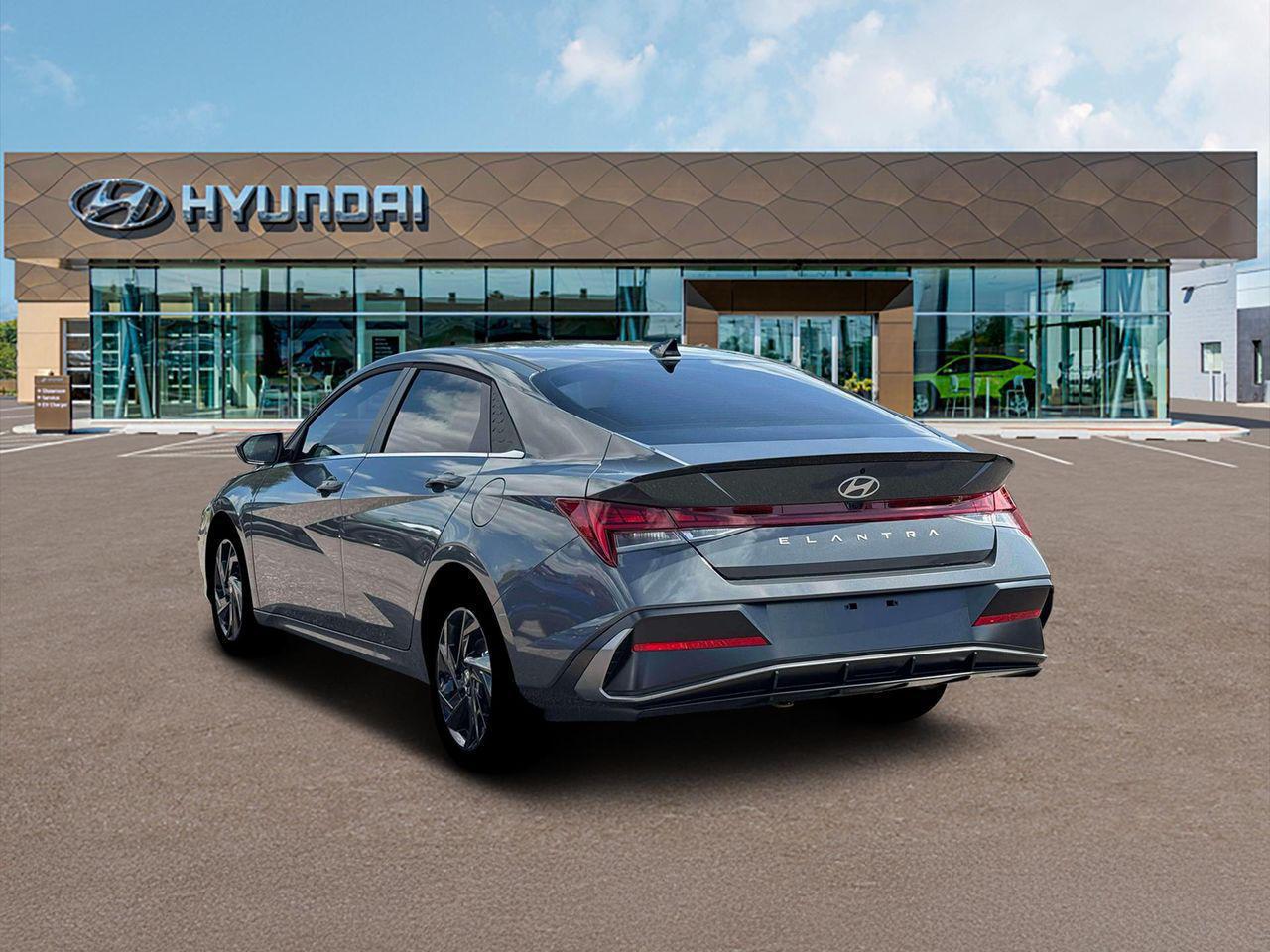 2026 Hyundai Elantra SEL Sport photo 3