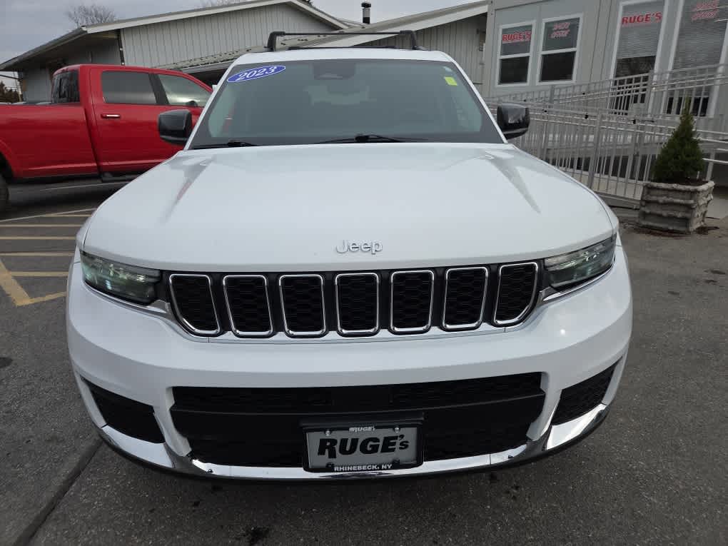 2023 Jeep Grand Cherokee Laredo photo 2