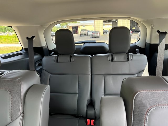 2025 Ford Explorer photo 16