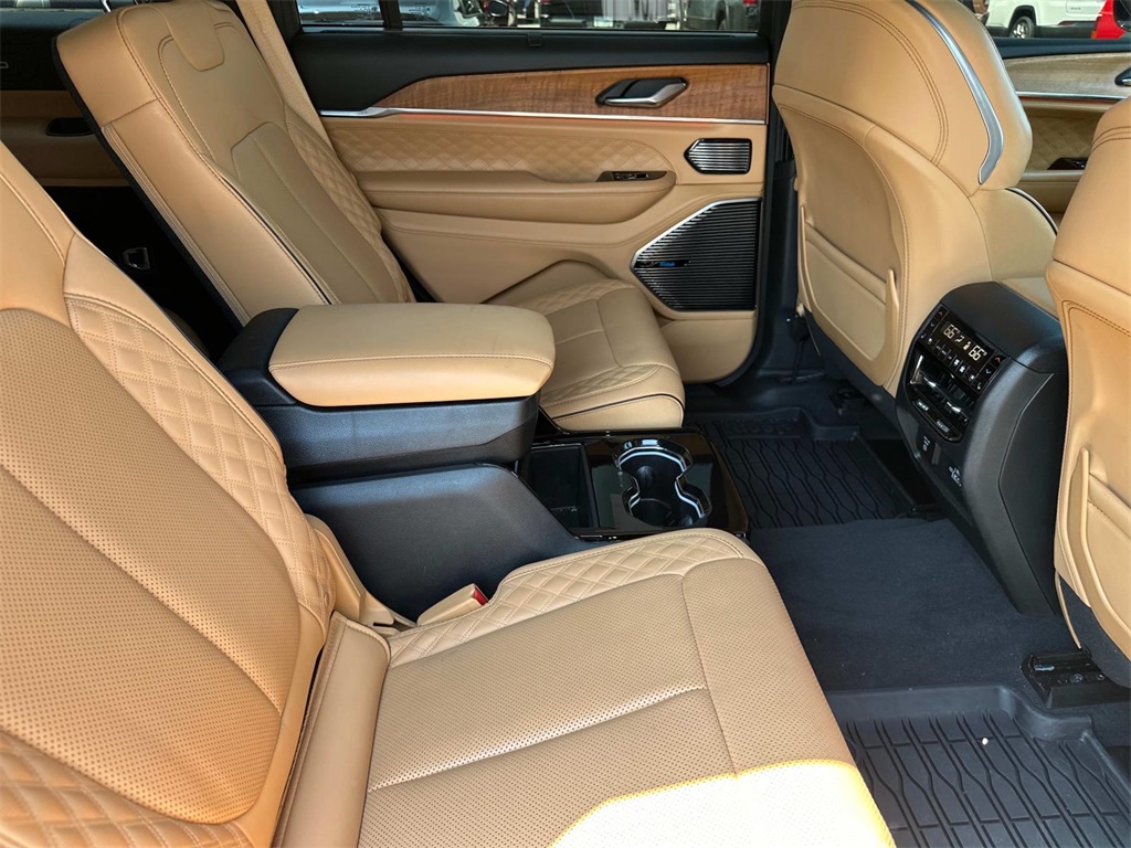 2023 Jeep Grand Cherokee L Summit photo 15