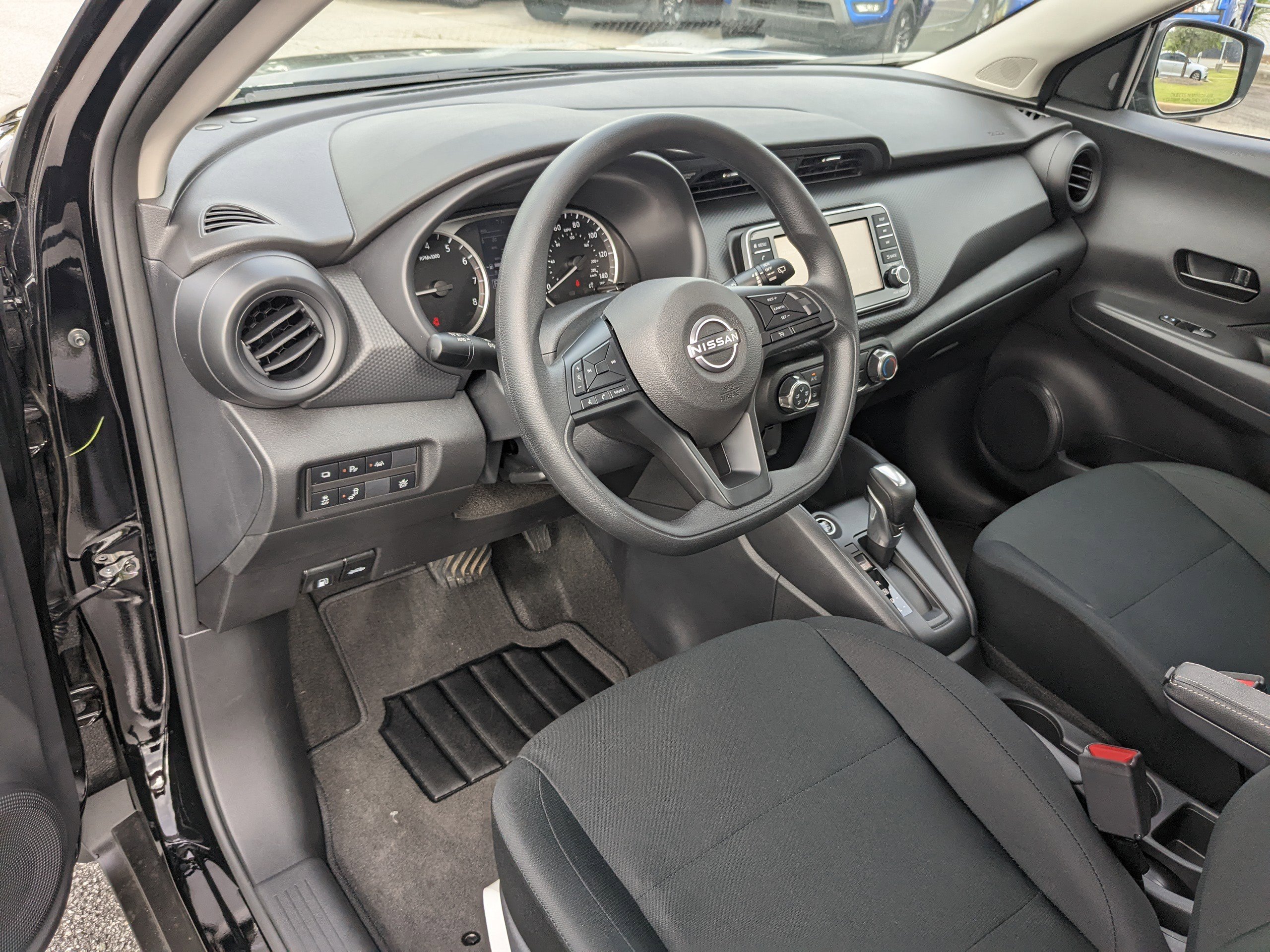2025 Nissan Kicks Play S photo 9