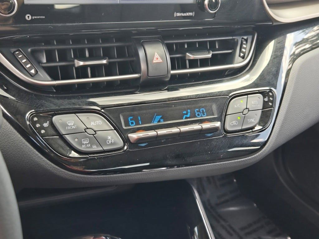 2022 Toyota C-HR XLE photo 21