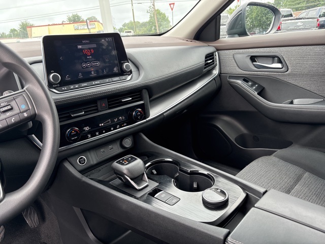 2023 Nissan Rogue SV photo 17