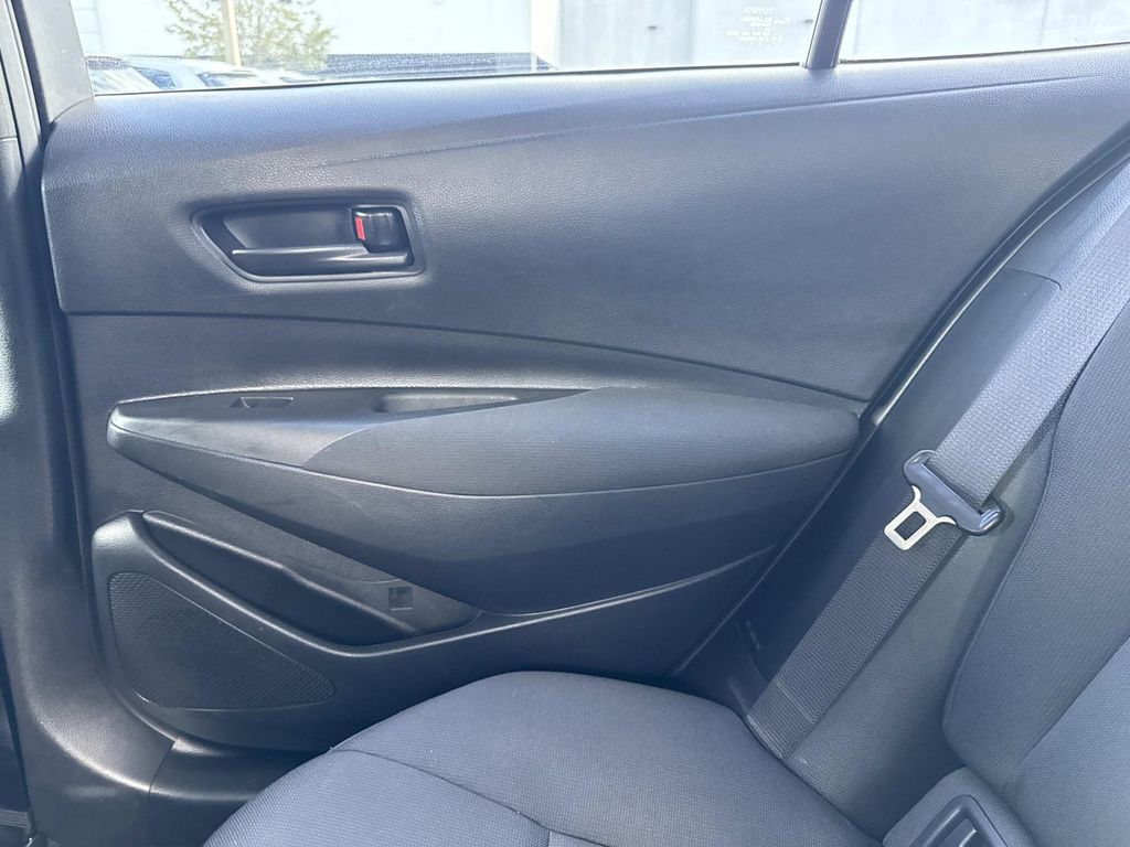 2022 Toyota Corolla LE photo 14