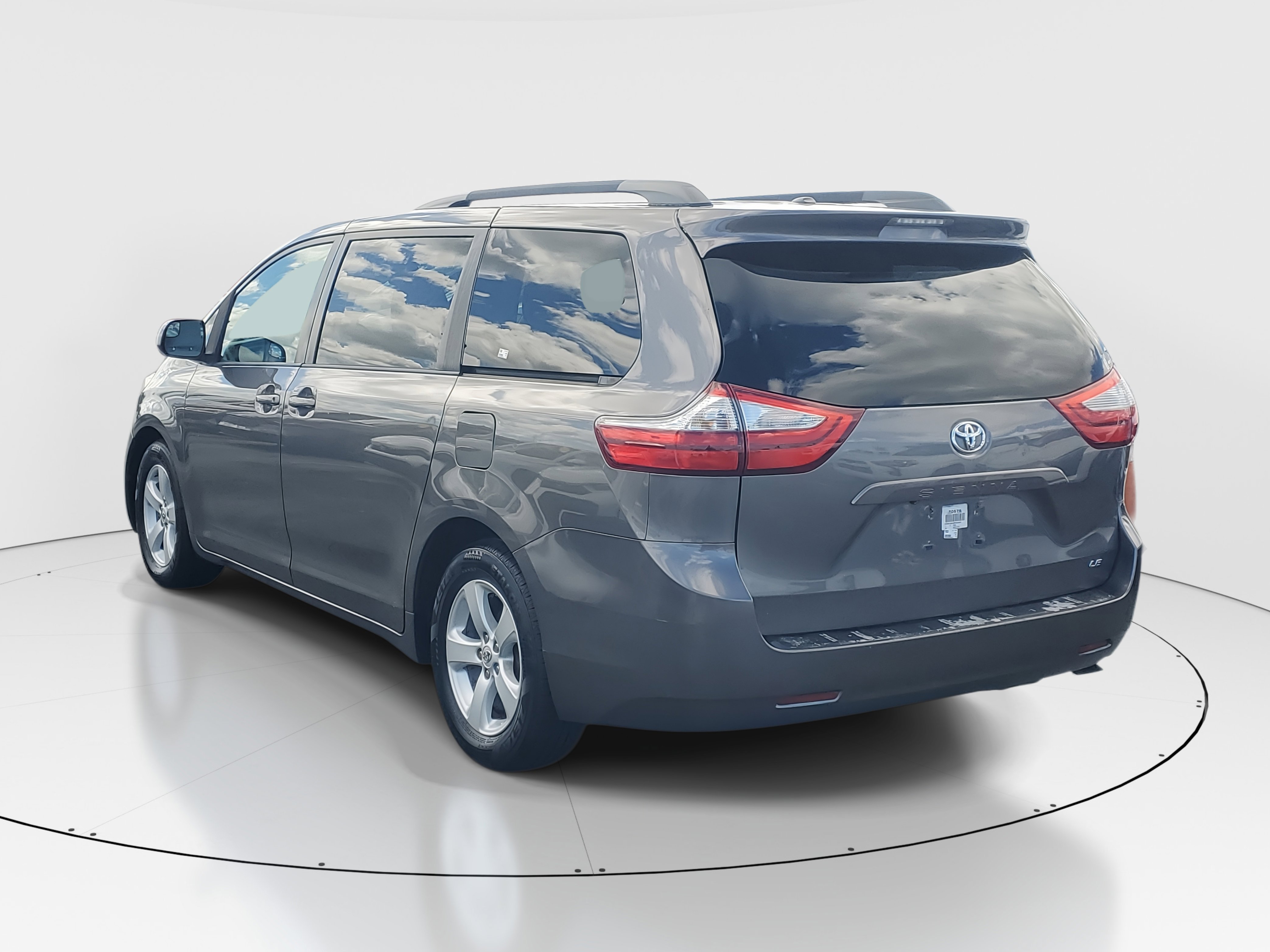 2015 Toyota Sienna LE photo 5