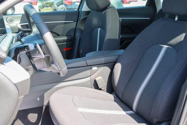 New 2025 Gray Hyundai SEL Convenience image 8