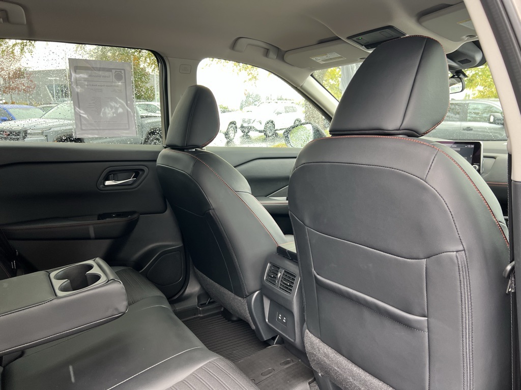 2025 Nissan Rogue SV photo 28