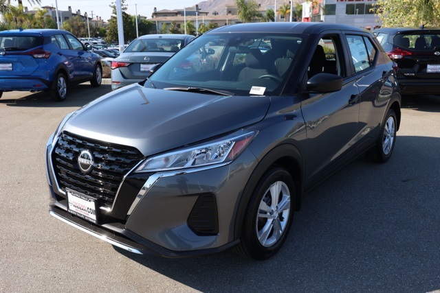 2025 Nissan Kicks Play S photo 4