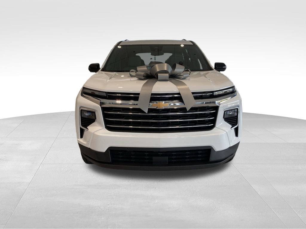 2025 Chevrolet Traverse photo 3