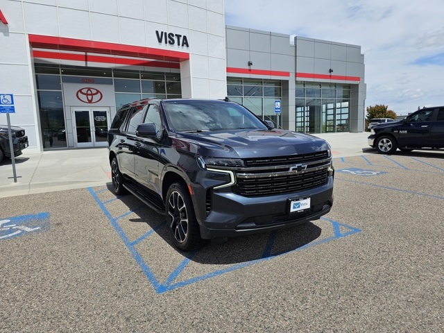 2022 Chevrolet Suburban RST photo 2