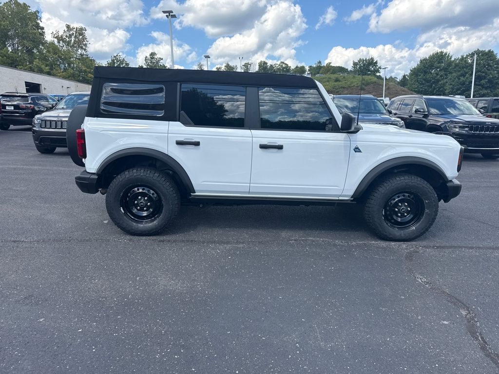 2023 Ford Bronco Black Diamond photo 4