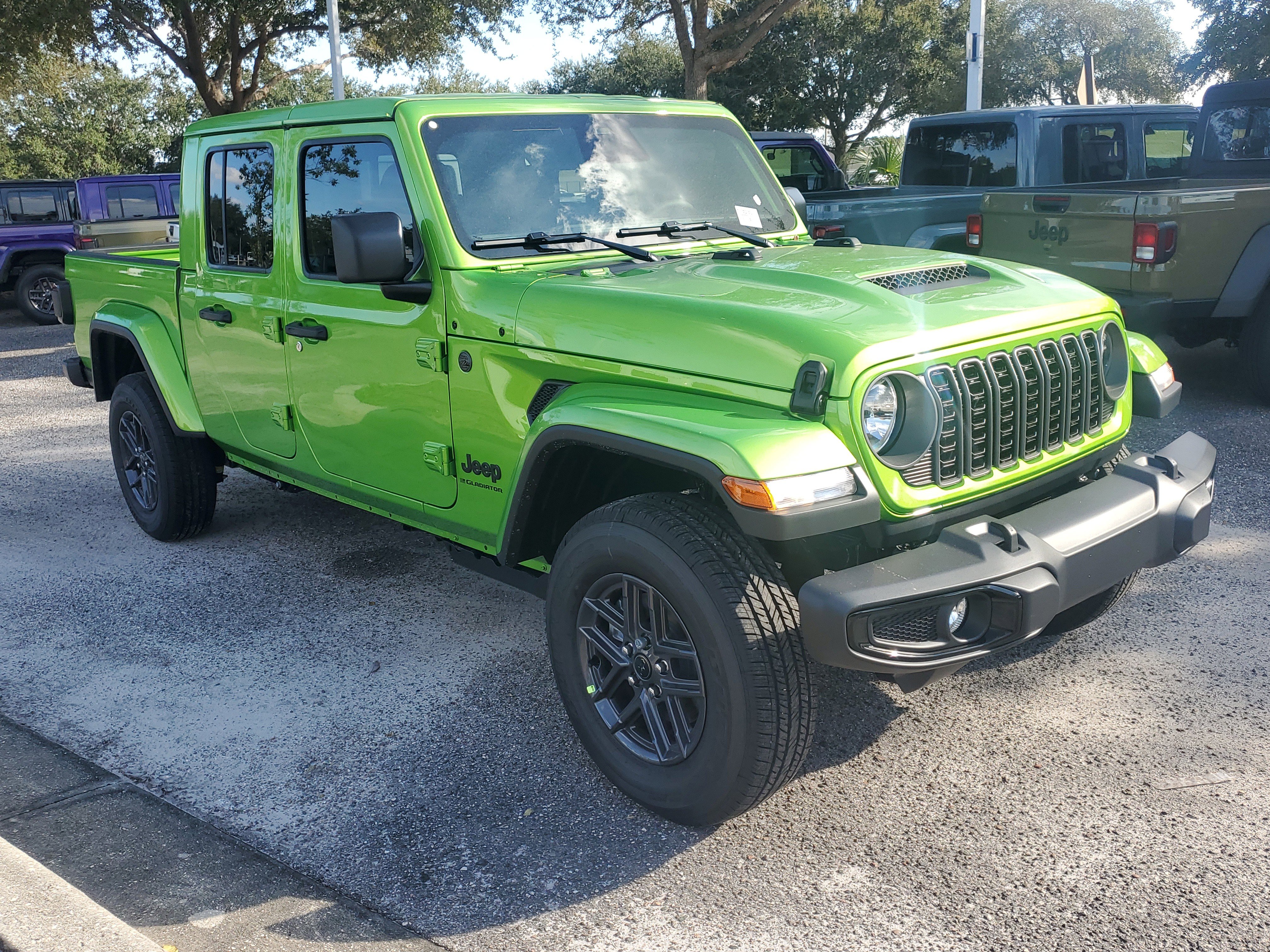 2026 Jeep Gladiator Sport S's photo
