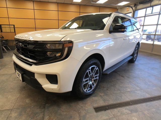 2025 Ford Expedition MAX photo 3