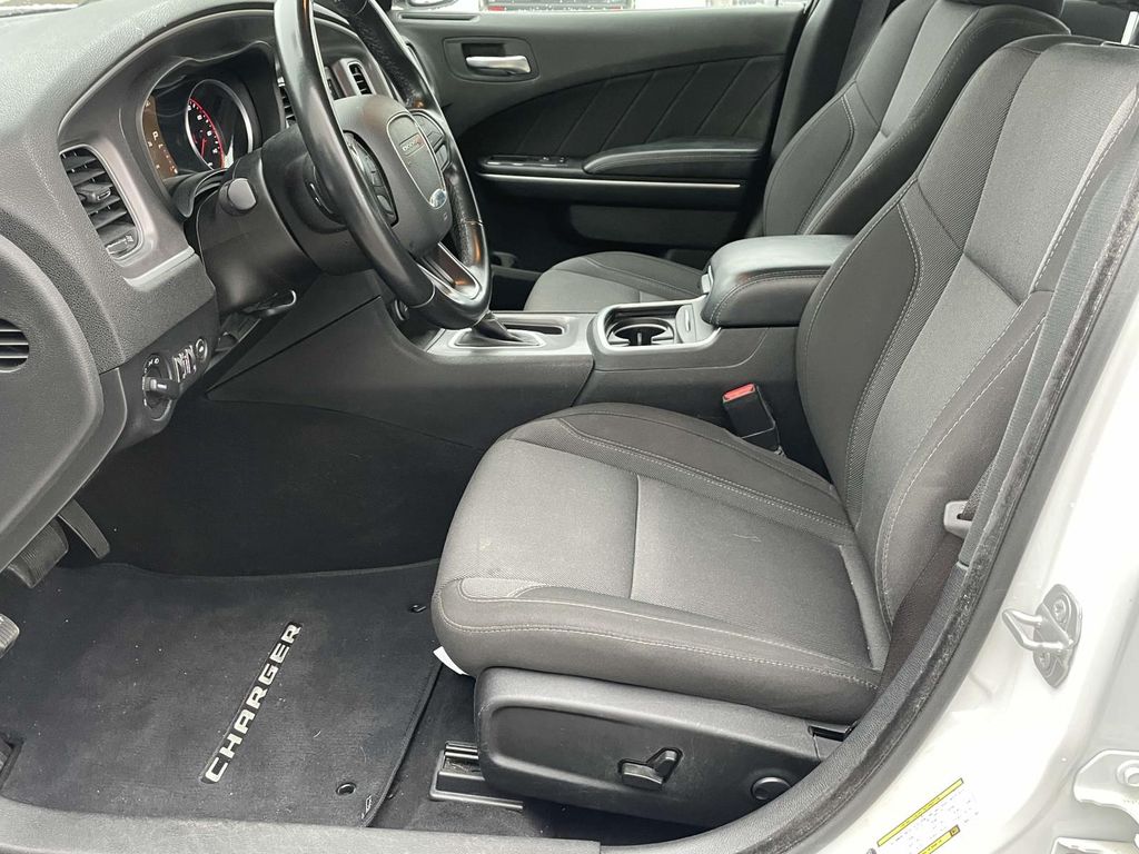 2022 Dodge Charger SXT photo 8