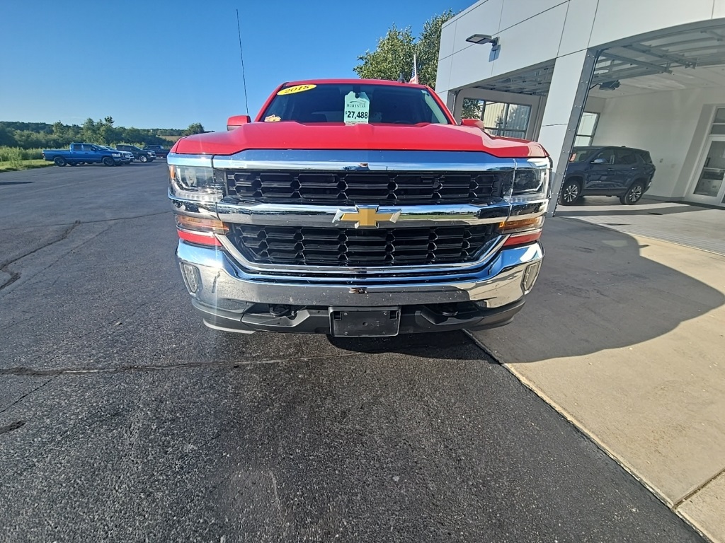 2018 Chevrolet Silverado 1500 LT photo 2
