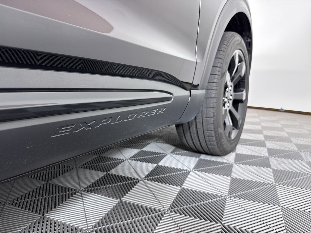 2023 Ford Explorer ST photo 10
