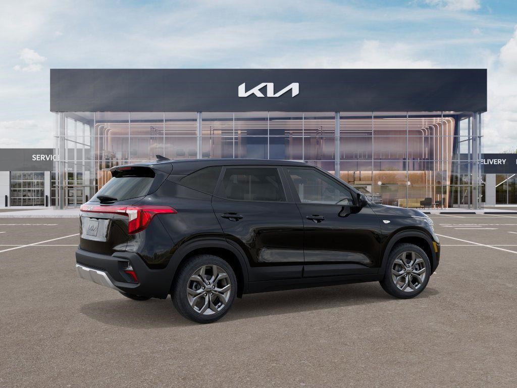 2026 Kia Seltos LX photo 6