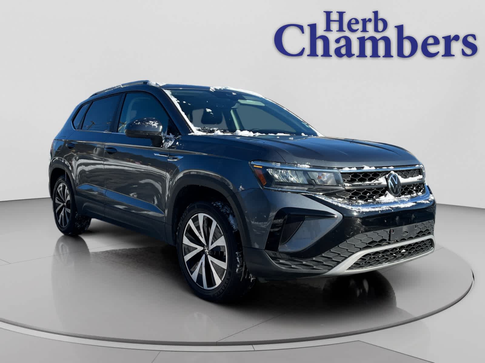 2023 Volkswagen Taos SE's photo