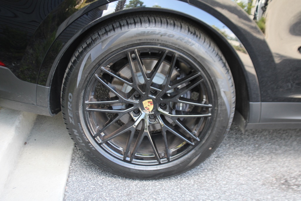 2025 Porsche Cayenne Coupe Base photo 14