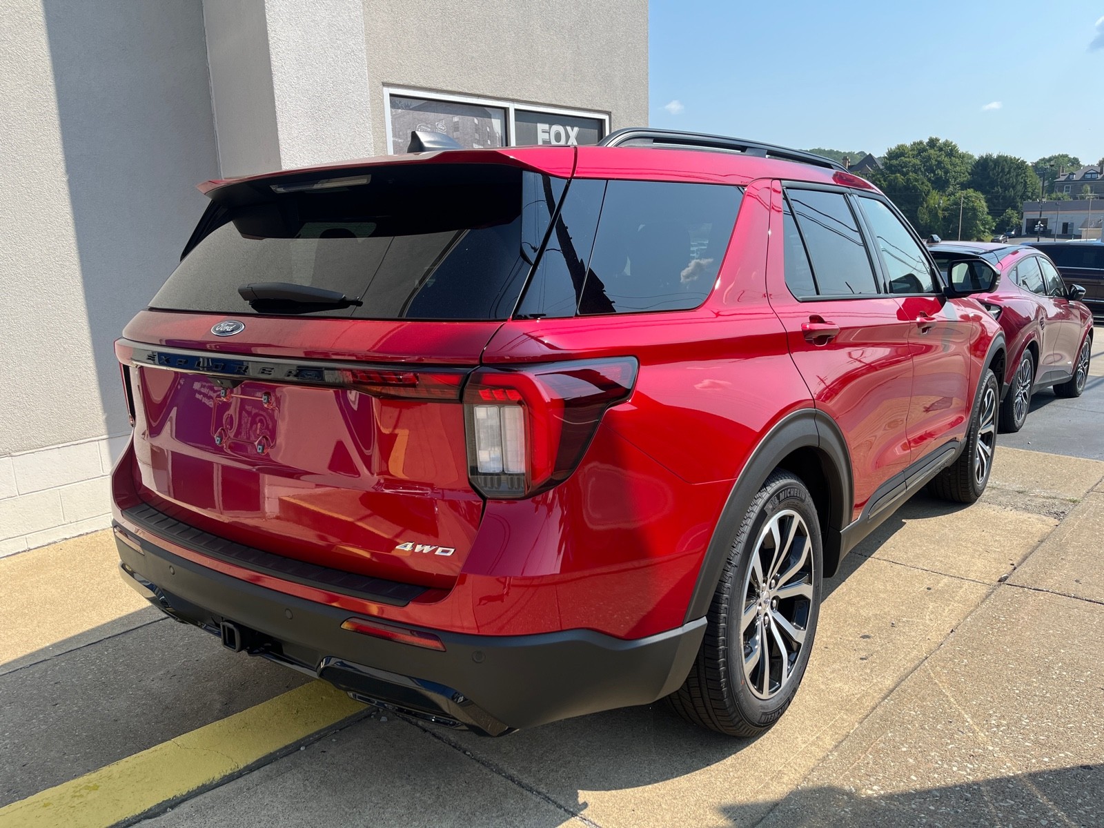 2025 Ford Explorer ST-Line photo 3
