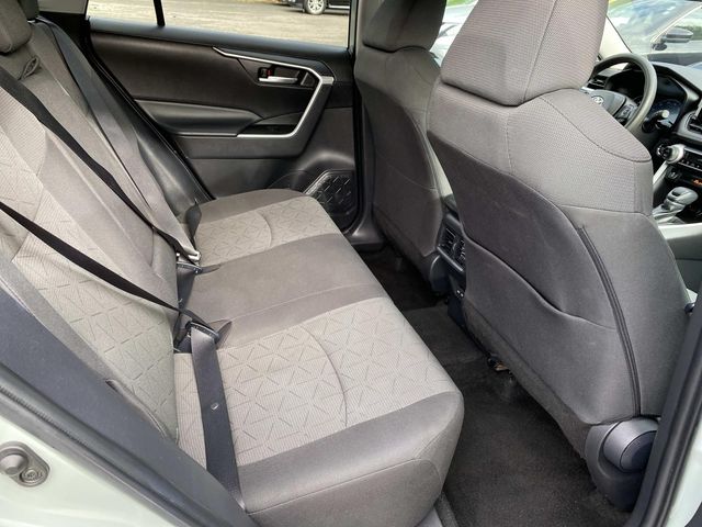 2023 Toyota RAV4 XLE photo 19