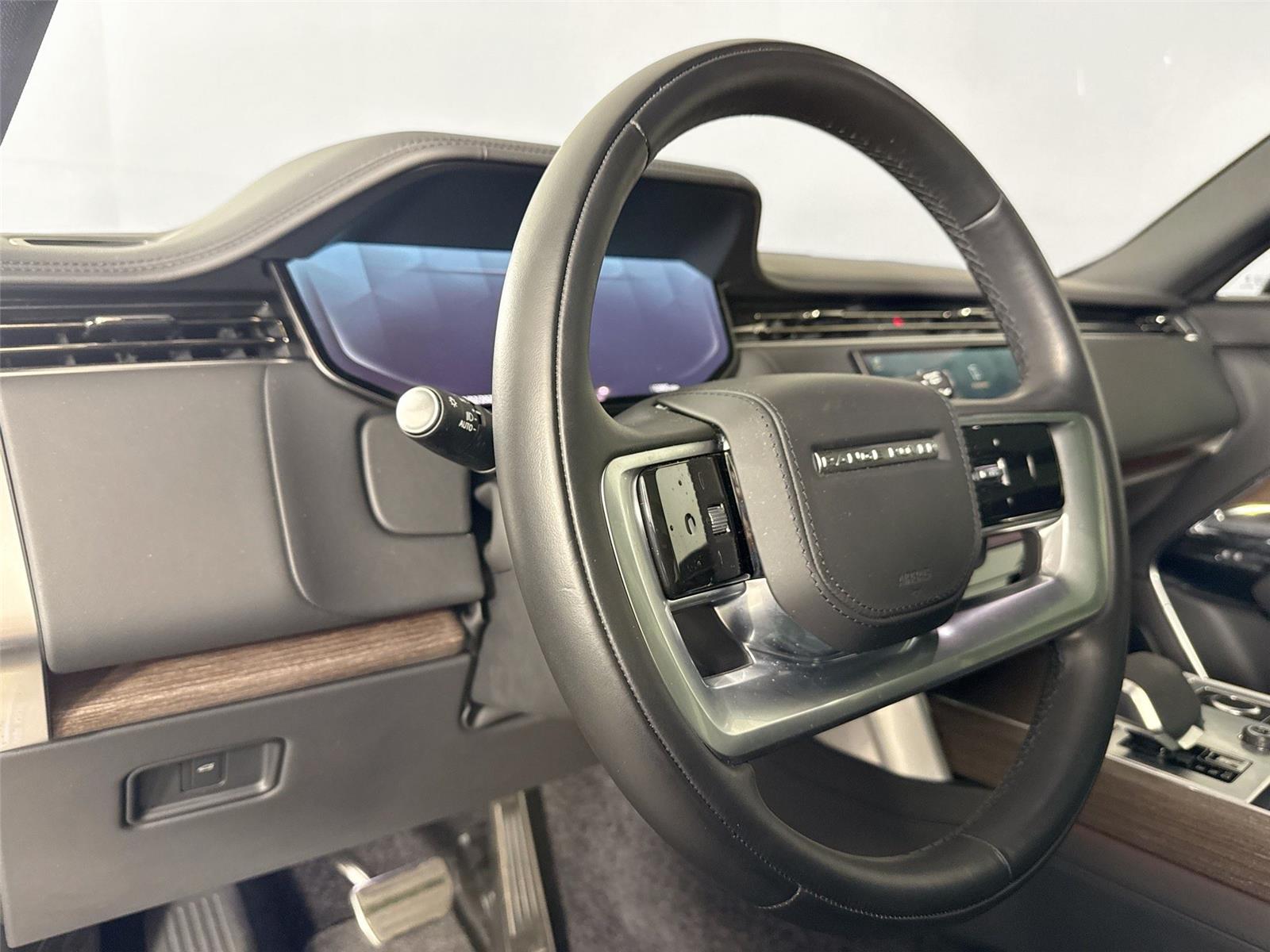 2023 Land Rover Range Rover SE photo 11