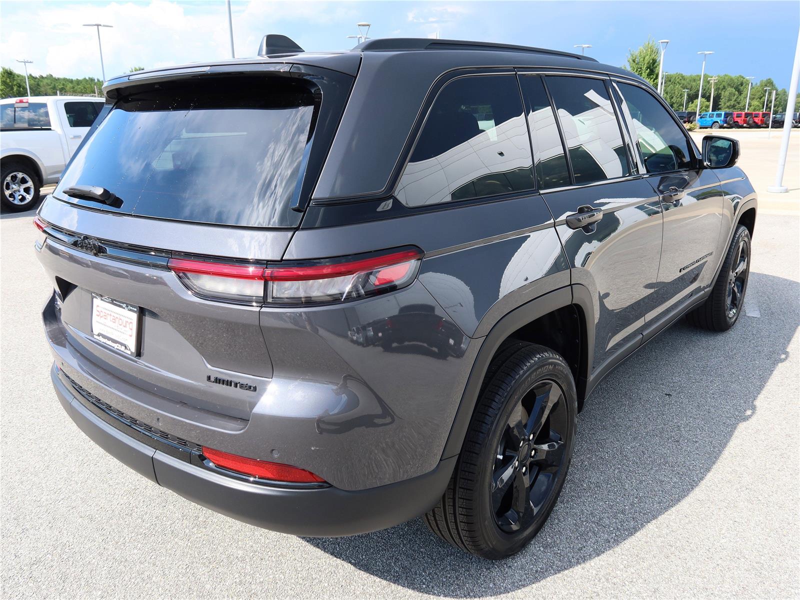 2025 Jeep Grand Cherokee Limited photo 4