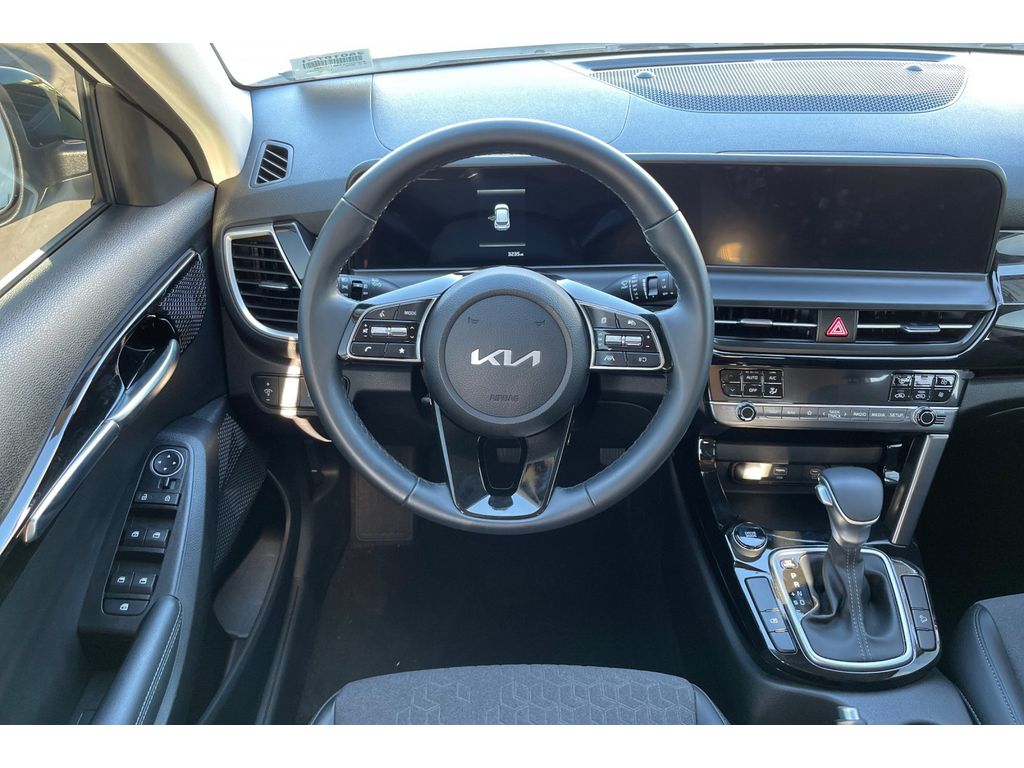 2025 Kia Seltos S photo 12