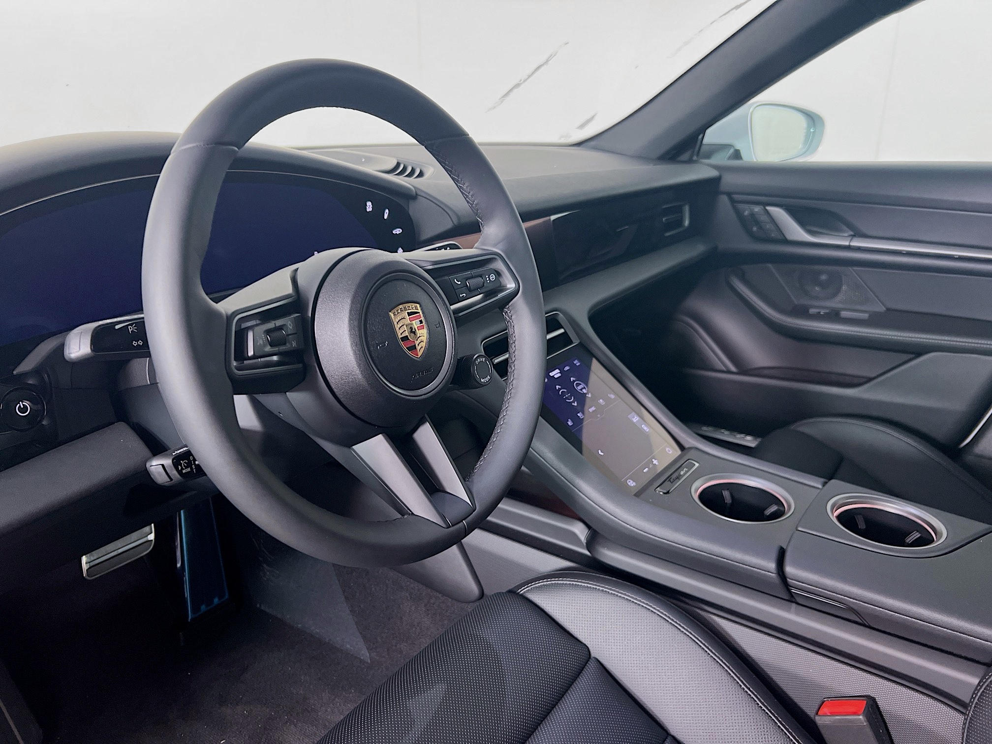 2025 Porsche Taycan 4 photo 4