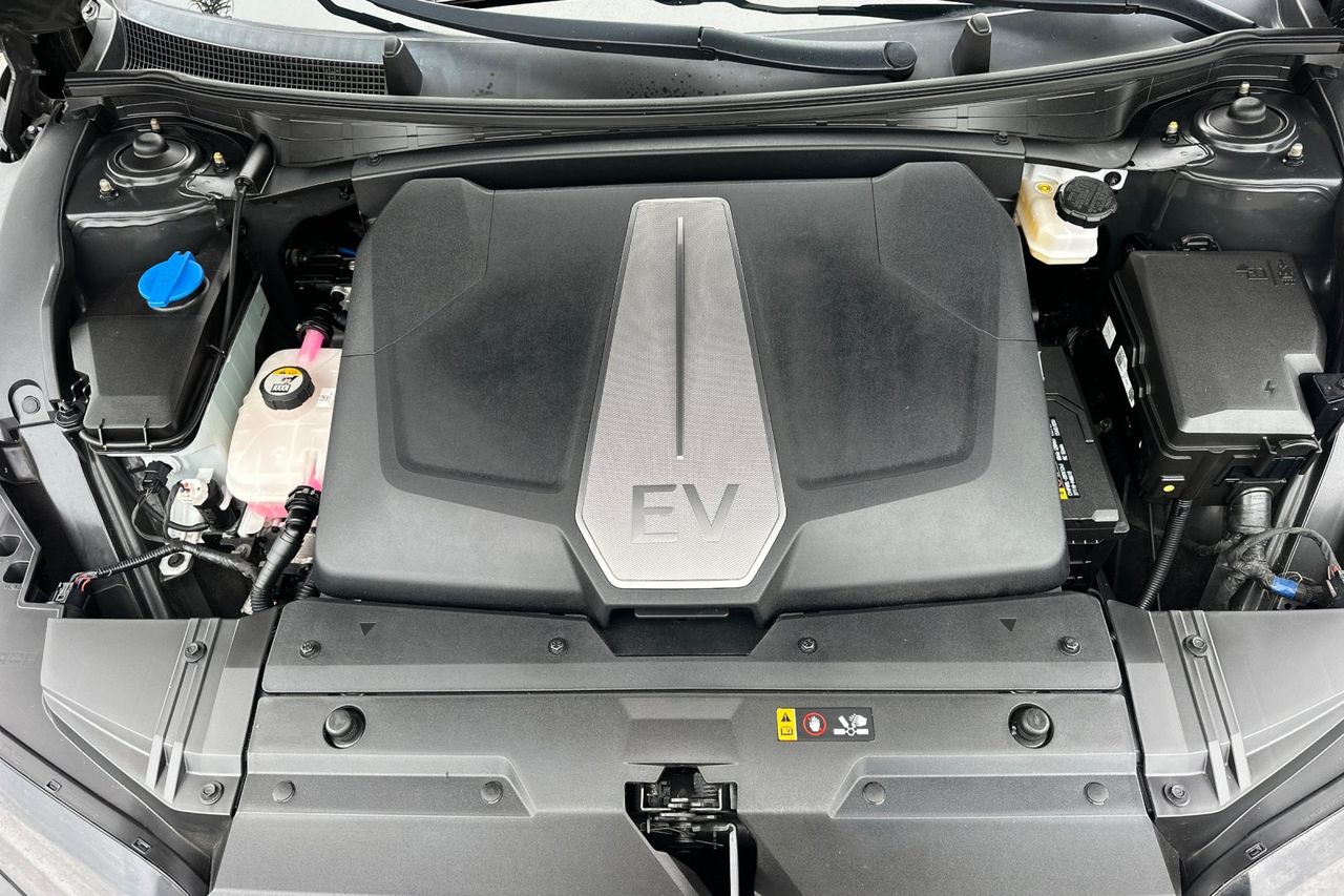 2022 Kia EV6 Light photo 24