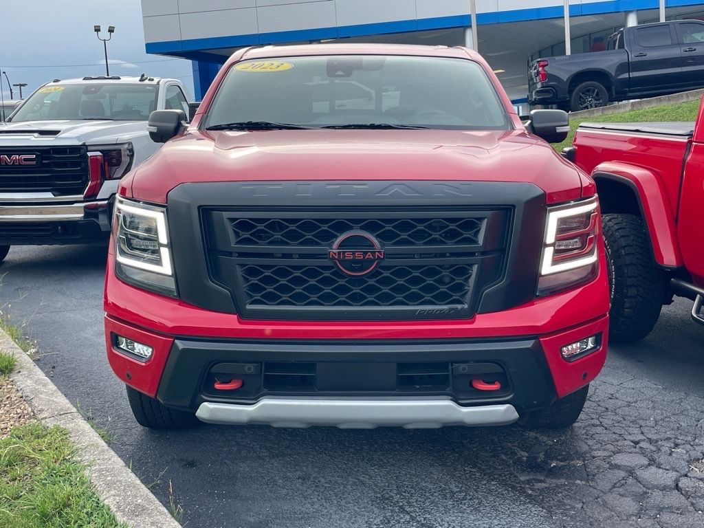 2023 Nissan Titan PRO-4X photo 3