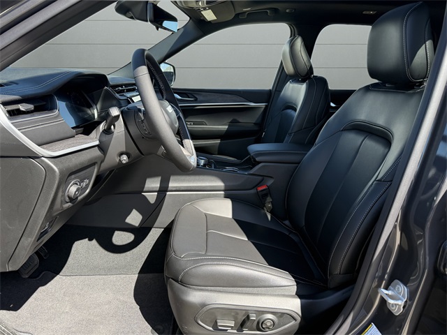 2025 Jeep Grand Cherokee Limited photo 9