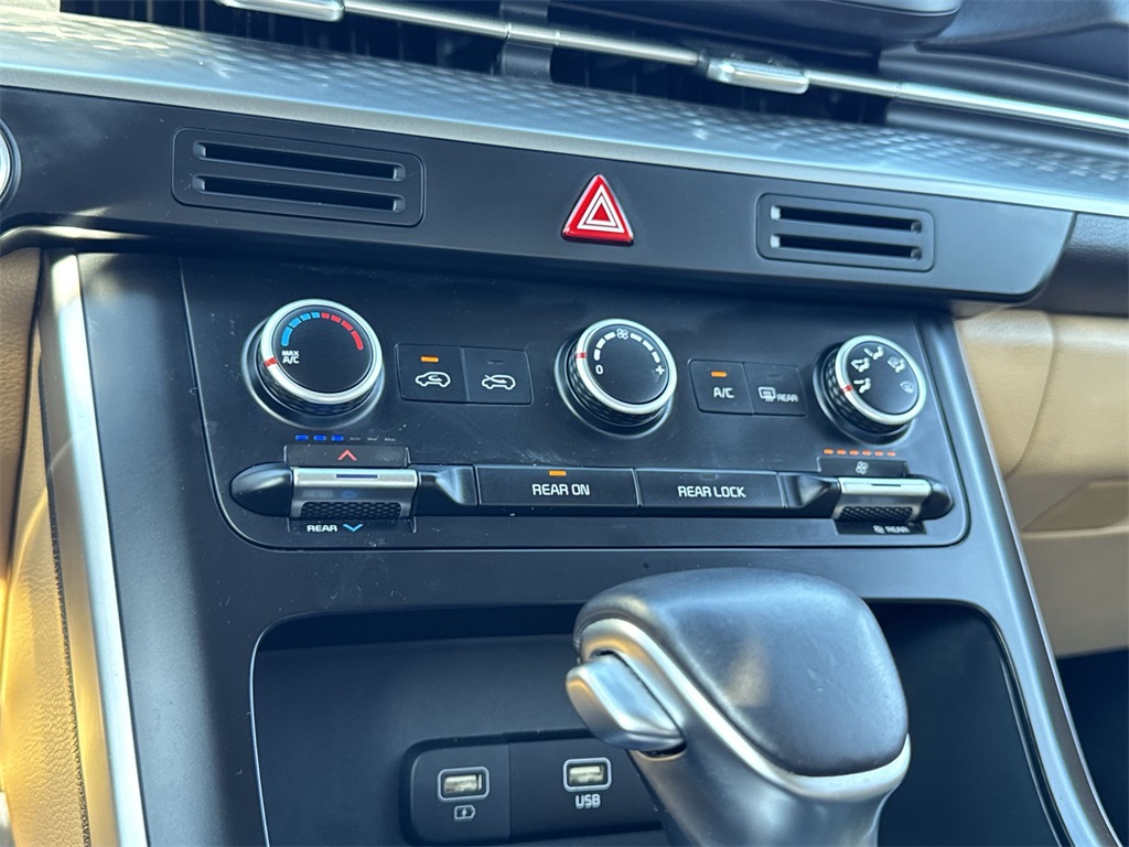2024 Kia Carnival LX photo 23