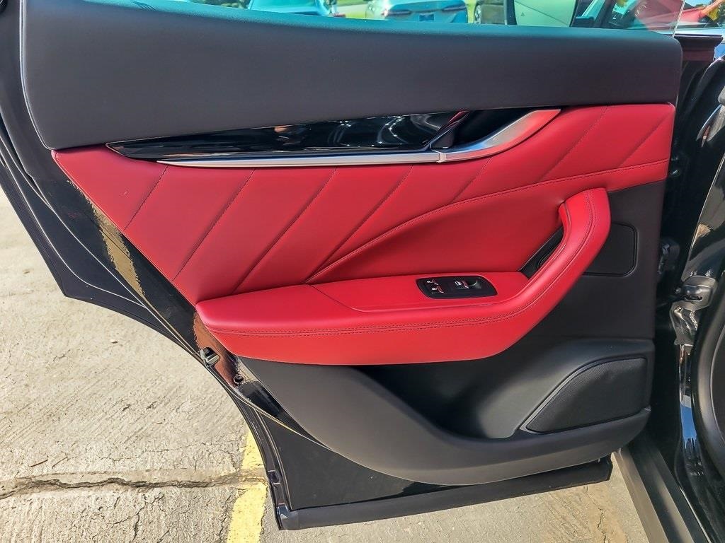 2021 Maserati Levante Base photo 20