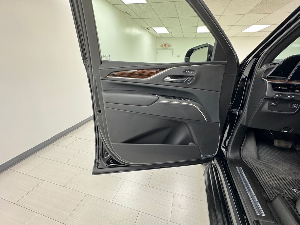 2024 Cadillac Escalade Premium Luxury photo 5