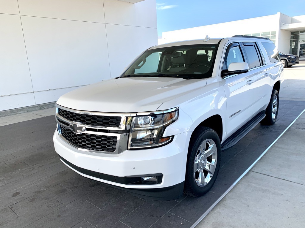 2019 Chevrolet Suburban LT's photo