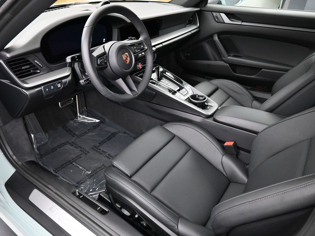 2025 Porsche 911 photo 3