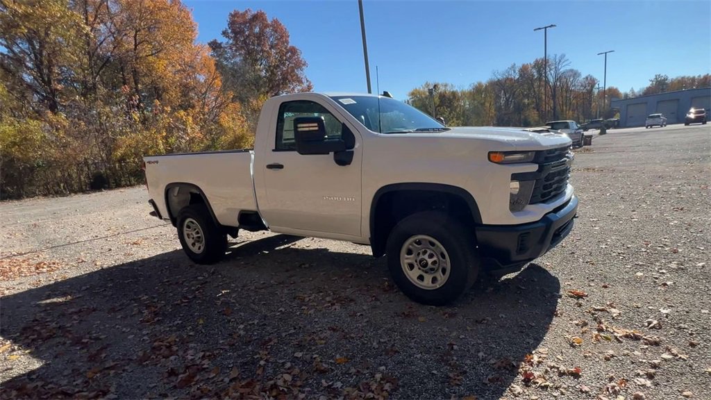 2026 Chevrolet Silverado 3500HD photo 2