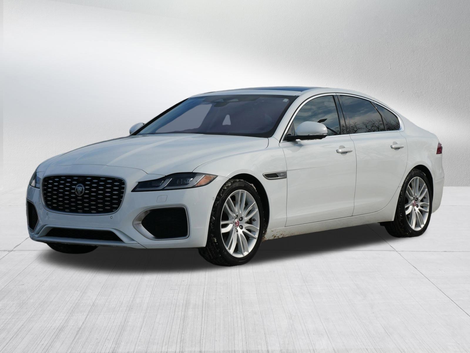 2021 Jaguar XF SE's photo