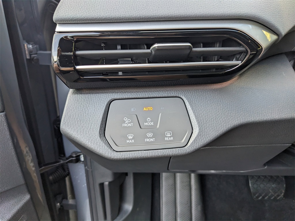 2025 Volkswagen ID.4 Pro Plus photo 22