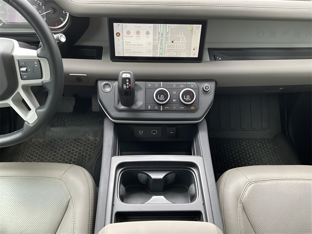 2023 Land Rover Defender 110 SE photo 12