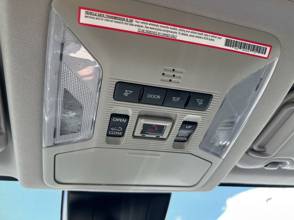 2023 Toyota RAV4 XLE Premium photo 32